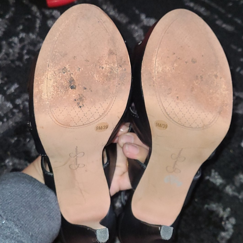 Heels - Picture 4 of 4